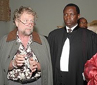 Peter Erlinder in court and his Kenyan lawyer, Kennedy Ogetto.