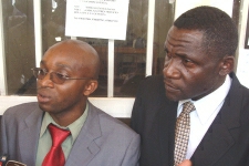 Les deux vice-prsidents du PS-imberakuri: Augustin Niyitegeka ( gauche) et Nol Hakizimfura ( droite)