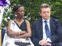 Alain Joyandet et Louise Mushikiwabo lors de la crmonie de commmoration du gnocide rwandais
